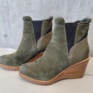 Sorel Chelsea After hours Ankle Wedge Boots size 7